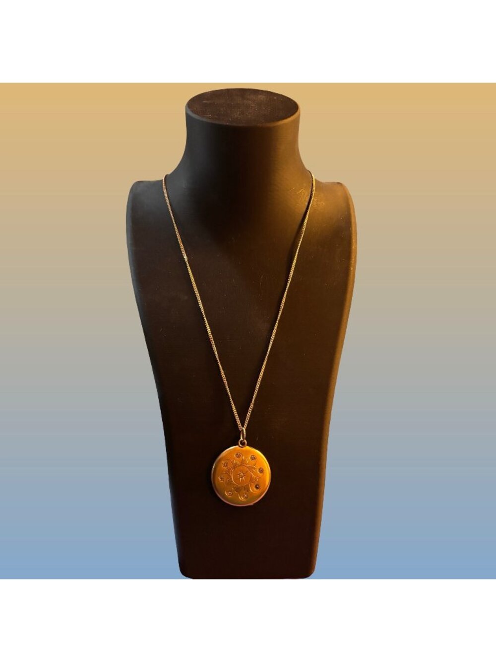 SKM CO. Victorian Gold-Tone Locket Necklace With Engraving Stones Vintage Gift